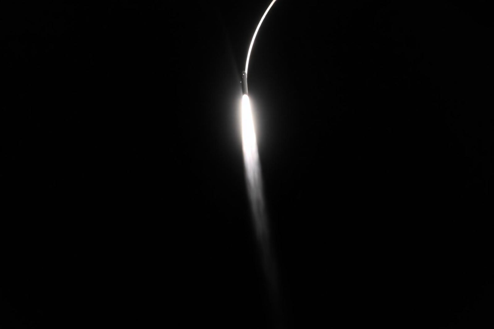 Foguete ELYT em lançamento — infraestrutura orbital do hemisfério sul